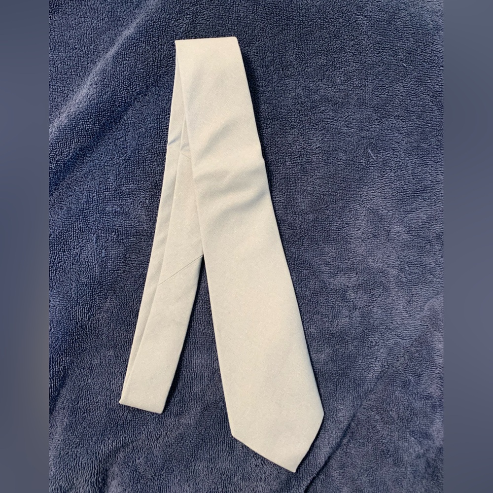 NEW Elegant Grey Tie